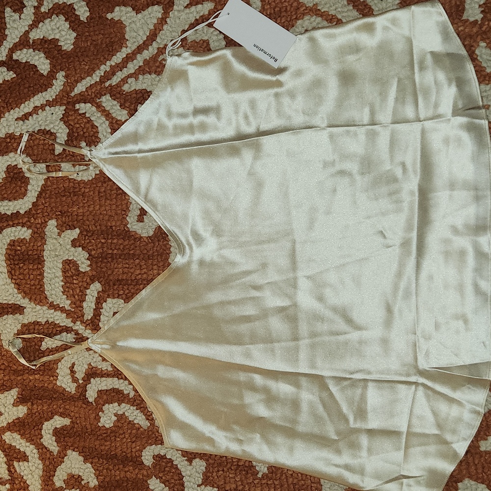 Reformation silk v-neck tank top color:cream, pearl-ish. Size Xlarge